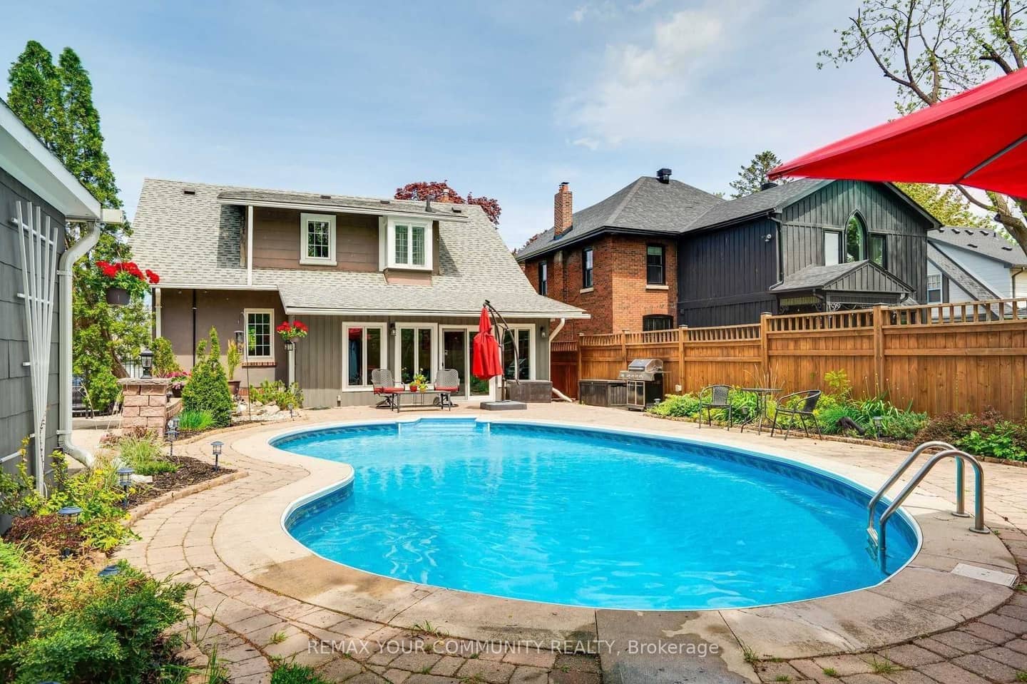 19 Mark Street N, Aurora, ON L4G 1W2