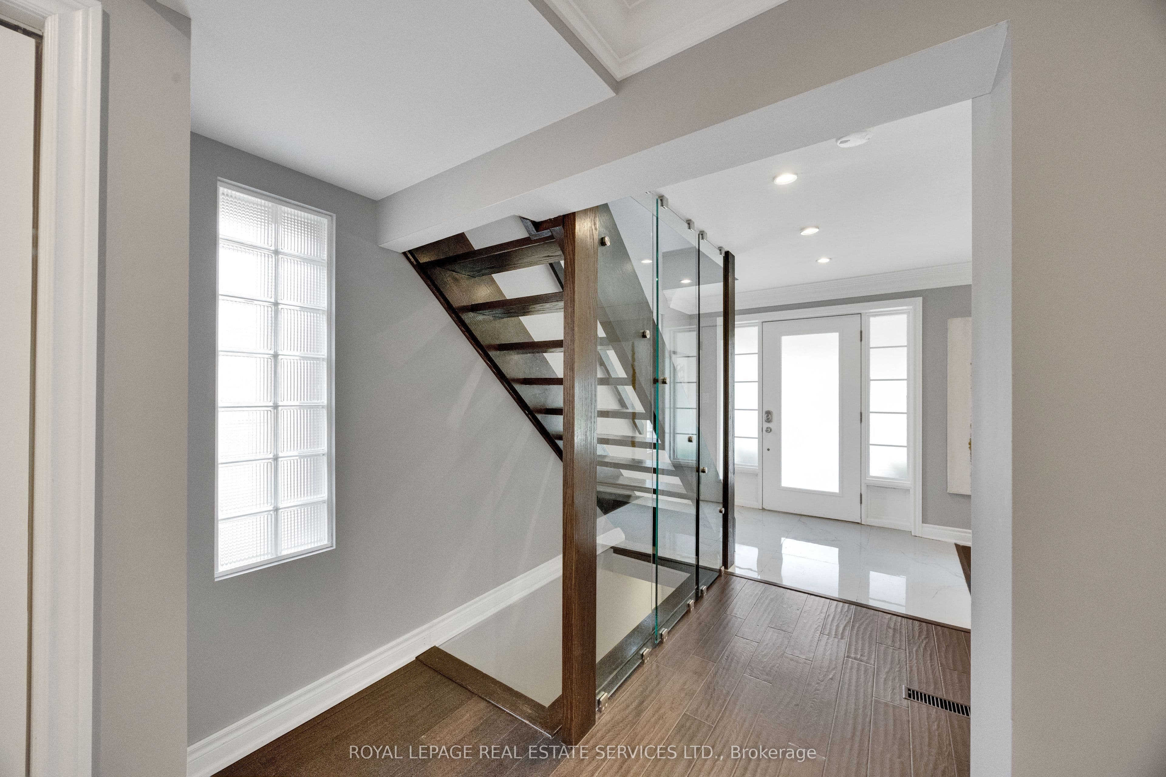 37 Johnston Avenue, Toronto, ON M2N 1G9