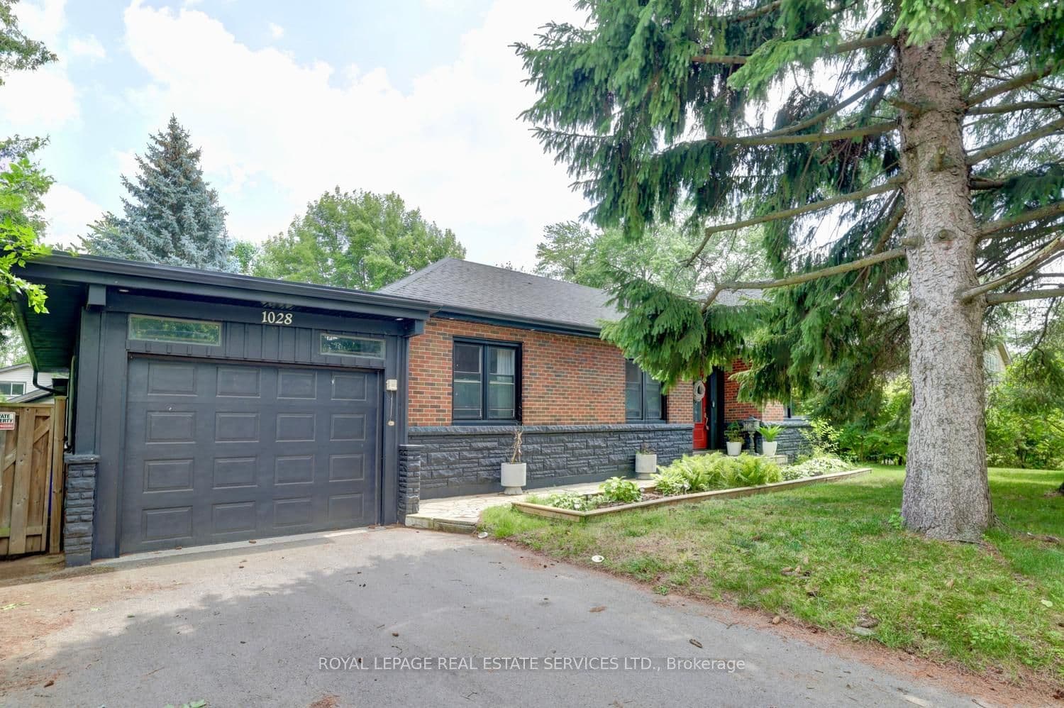1028 Cedar Avenue, Burlington, ON L7T 2S1