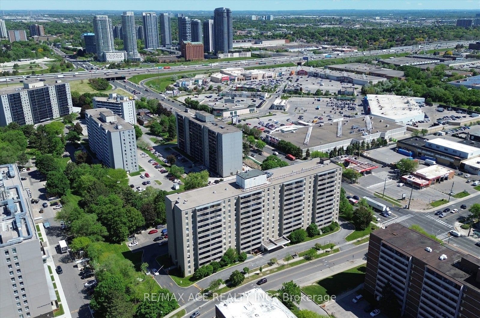 2 Glamorgan Avenue 803, Toronto, ON M1P 2M8