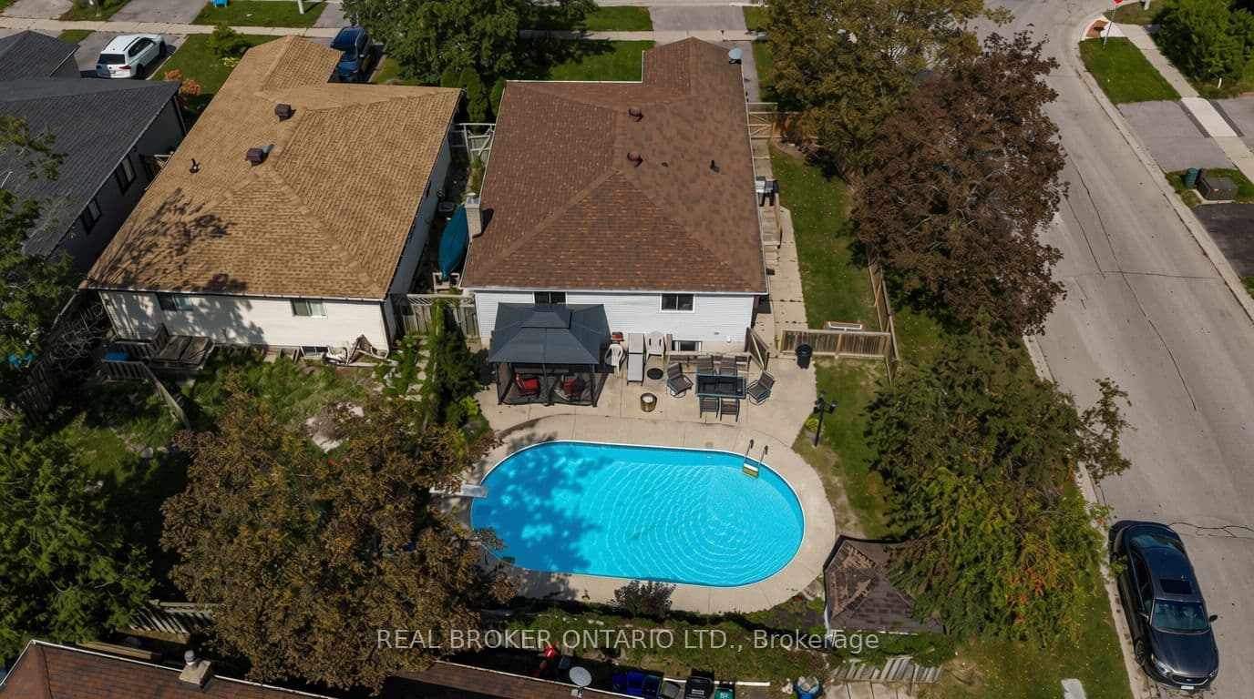 37 Hickling Trail, Barrie, ON L4M 5S5