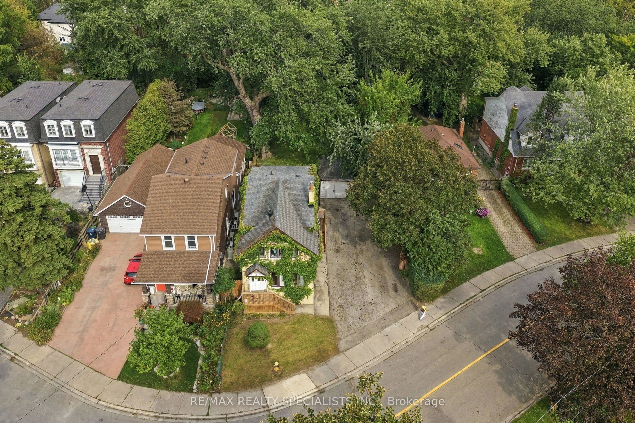 67 Twenty Seventh Street, Toronto, ON M8W 2X2