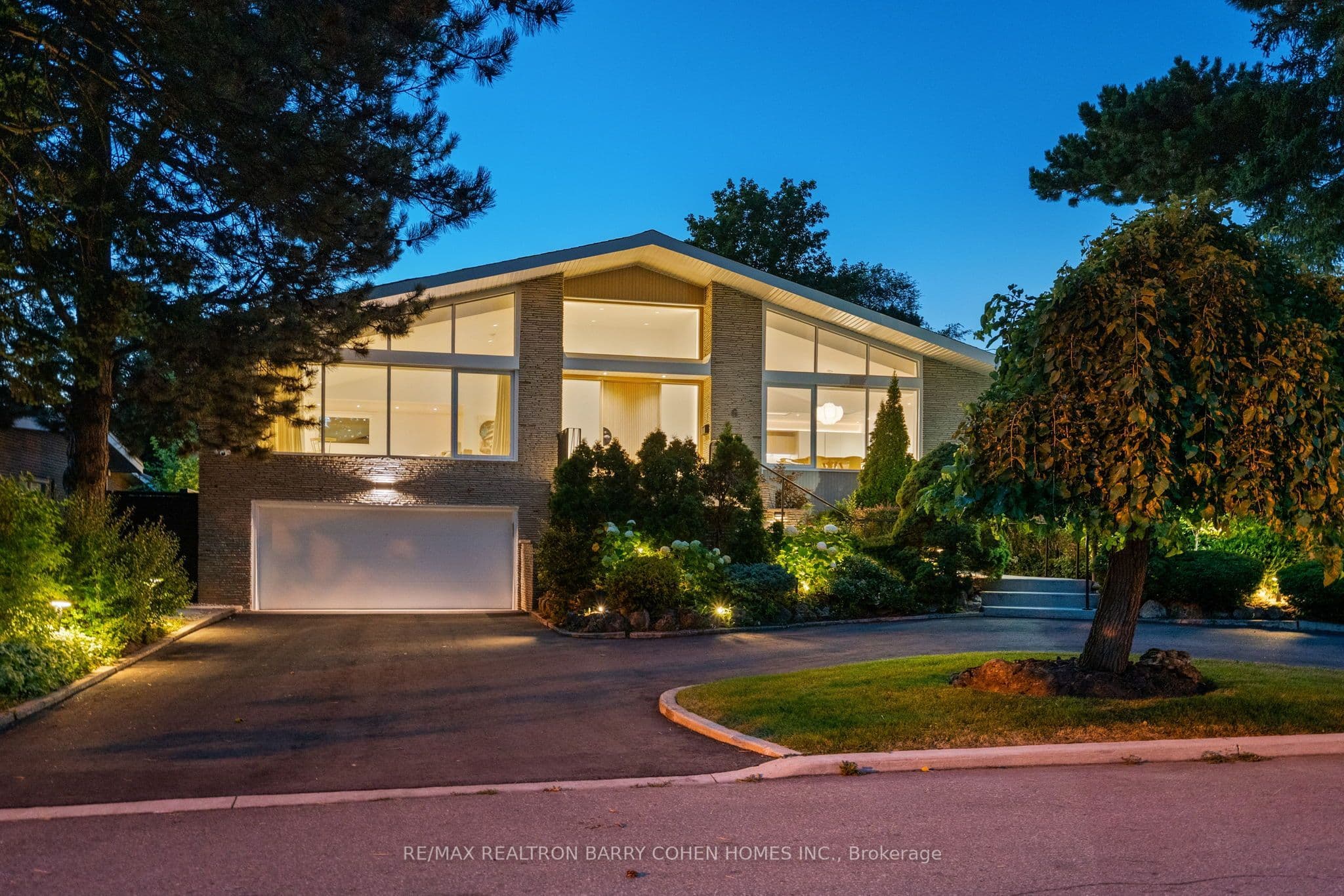 6 Denmark Crescent, Toronto, ON M2R 1J4