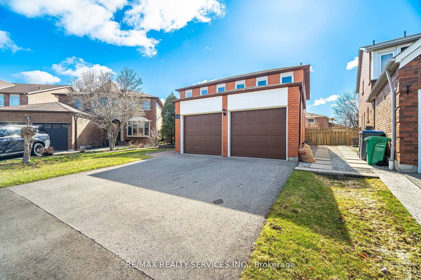 23 Newbury Crescent, Brampton, ON L6S 5M3