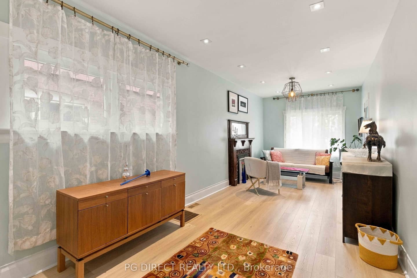 129 Kane Avenue, Toronto, ON M6M 3N1