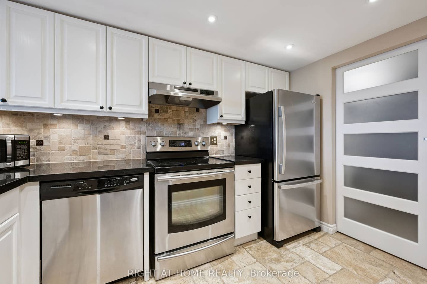 268 Ridley Boulevard 1217, Toronto, ON M5M 4N3