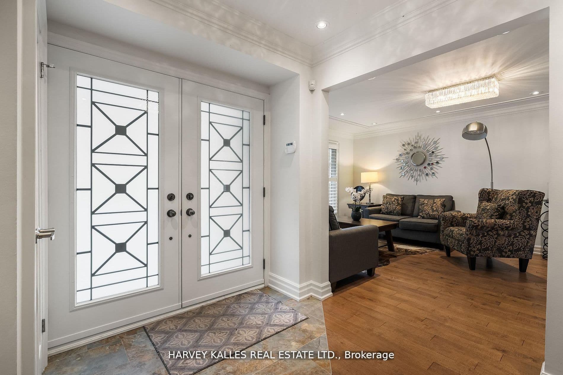 1268 Cermel Drive W, Mississauga, ON L5H 3V4