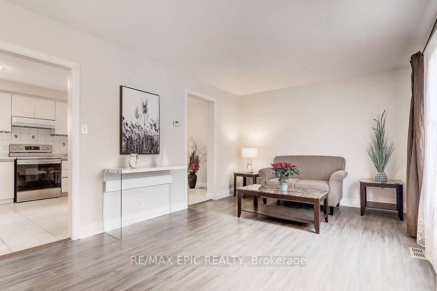 274 Taylor Mills Drive N, Richmond Hill, ON L4C 2T9
