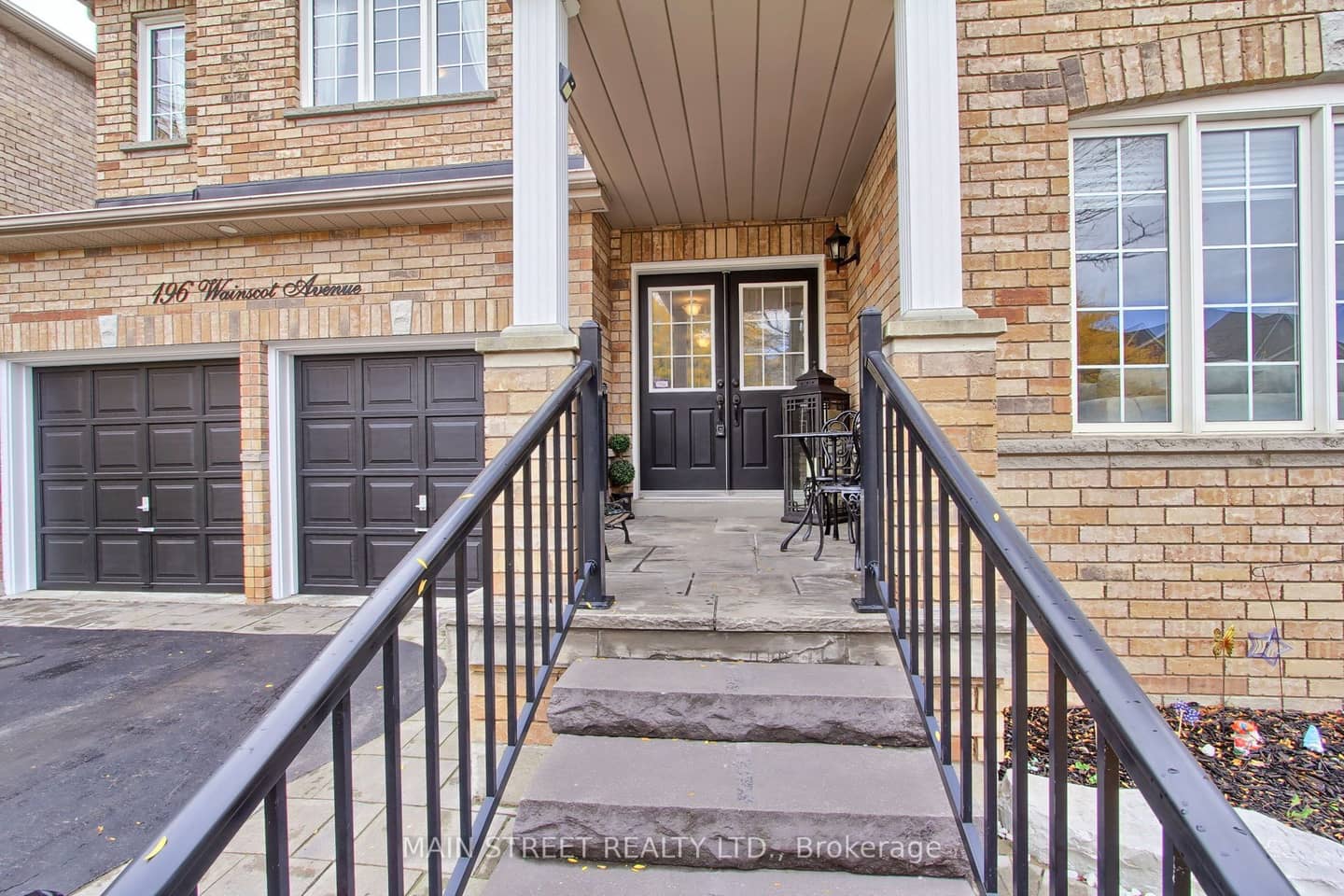 196 Wainscot Avenue, Newmarket, ON L3X 2X4