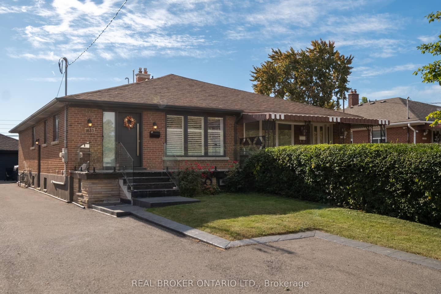 1633 Coram Crescent, Mississauga, ON L4X 1L1