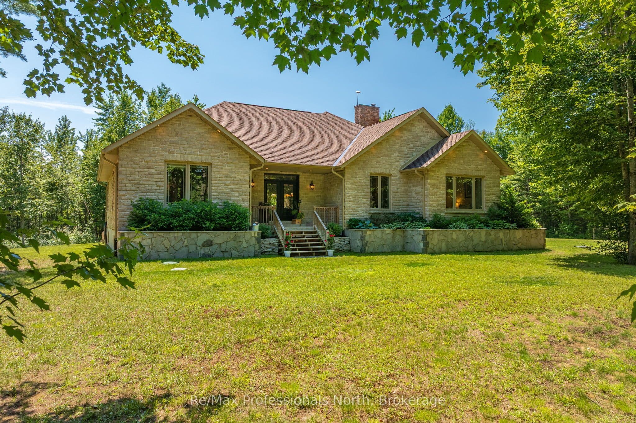 2452 Doe Lake Road, Gravenhurst, ON P1P 1R3