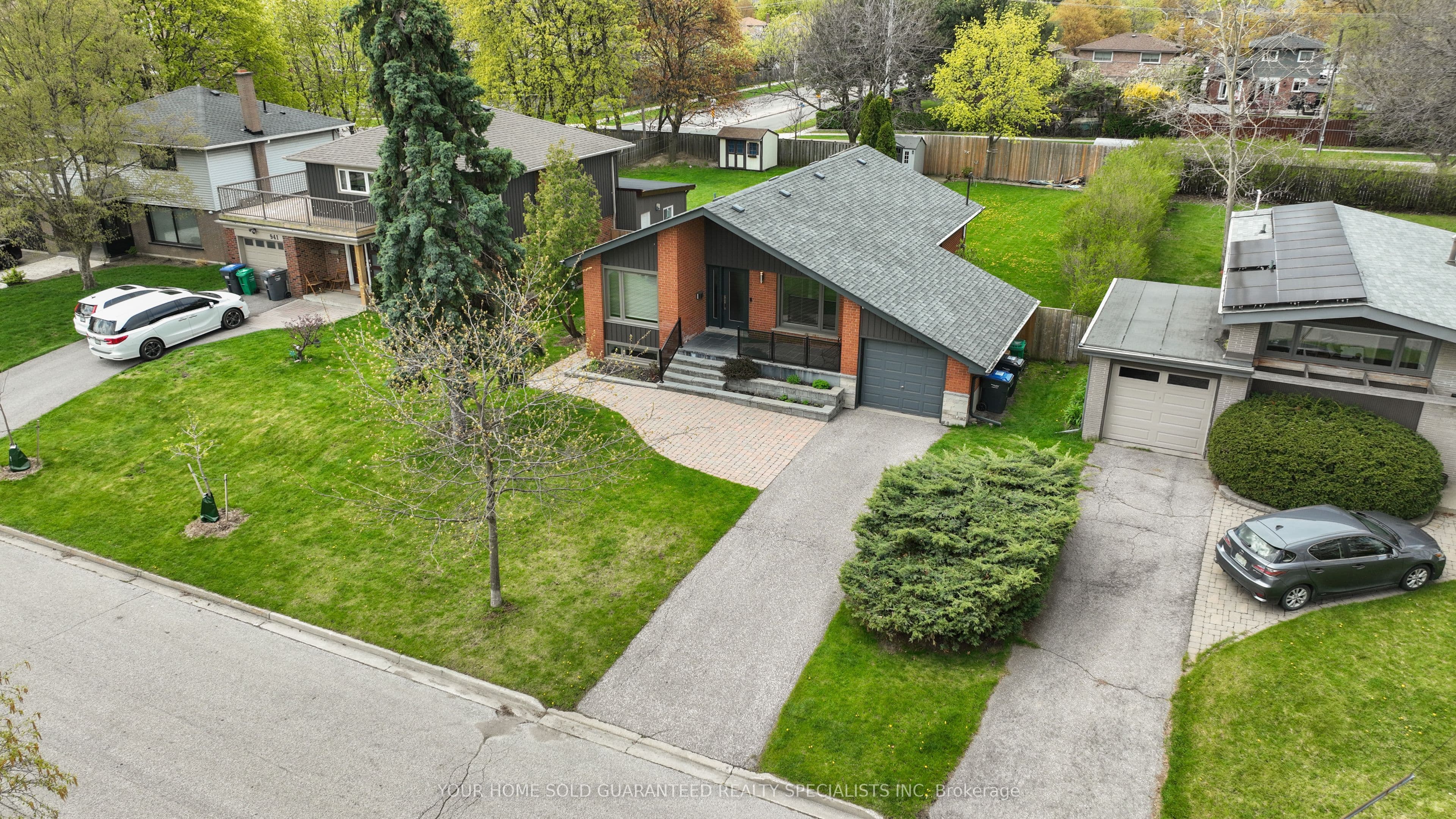 947 Sierra Boulevard, Mississauga, ON L4Y 2E3