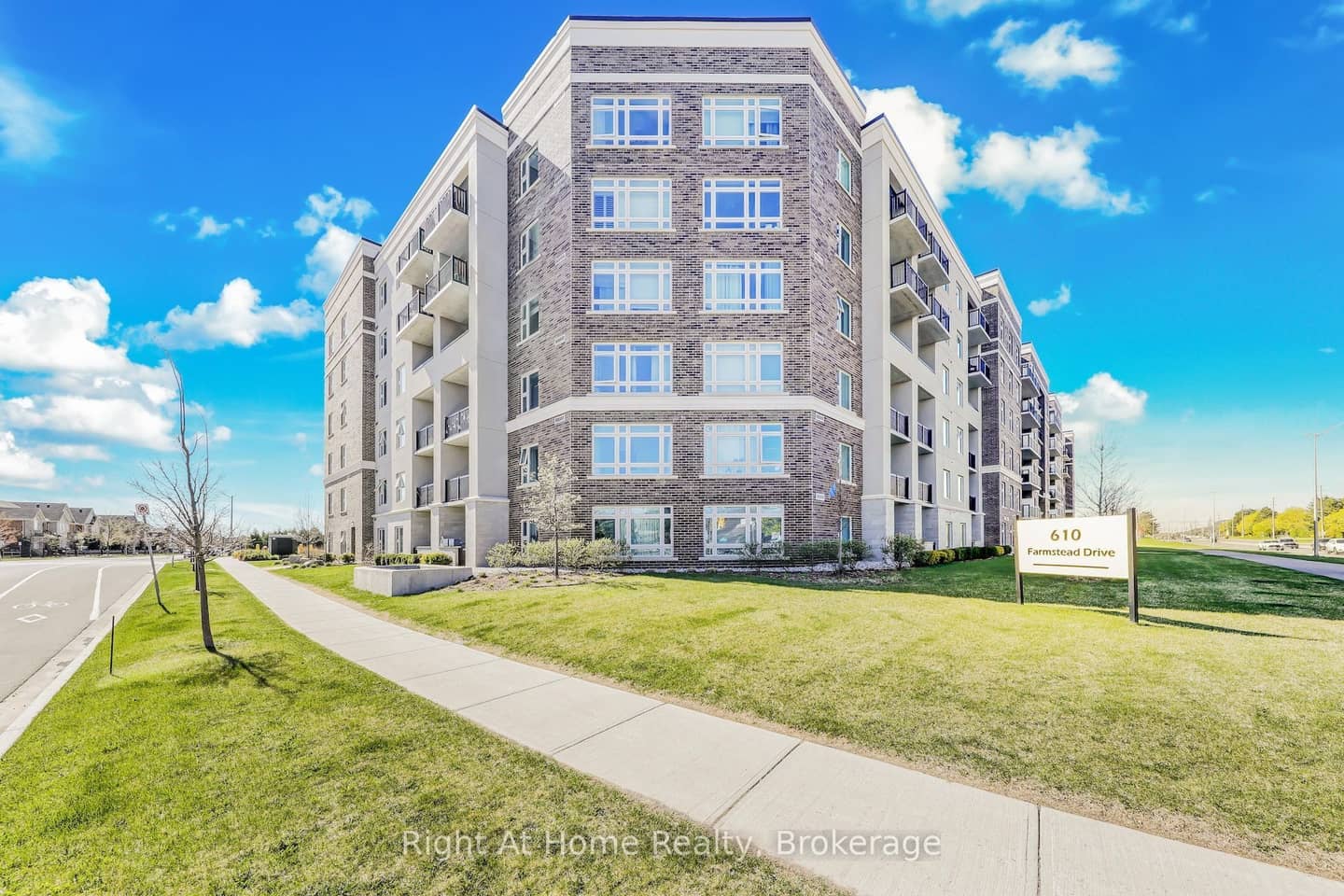 610 Farmstead Drive 307, Milton, ON L9T 8X5