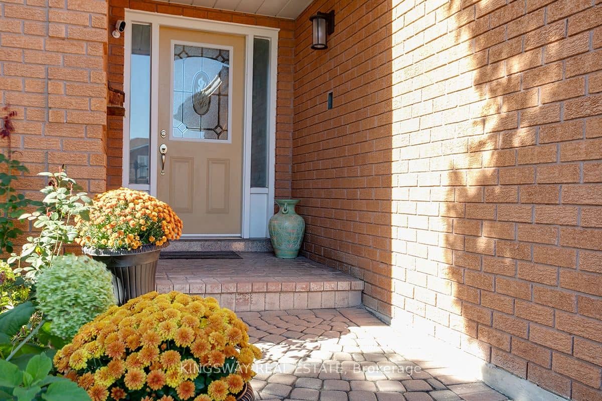 407 Glenashton Drive, Oakville, ON L6H 4V7