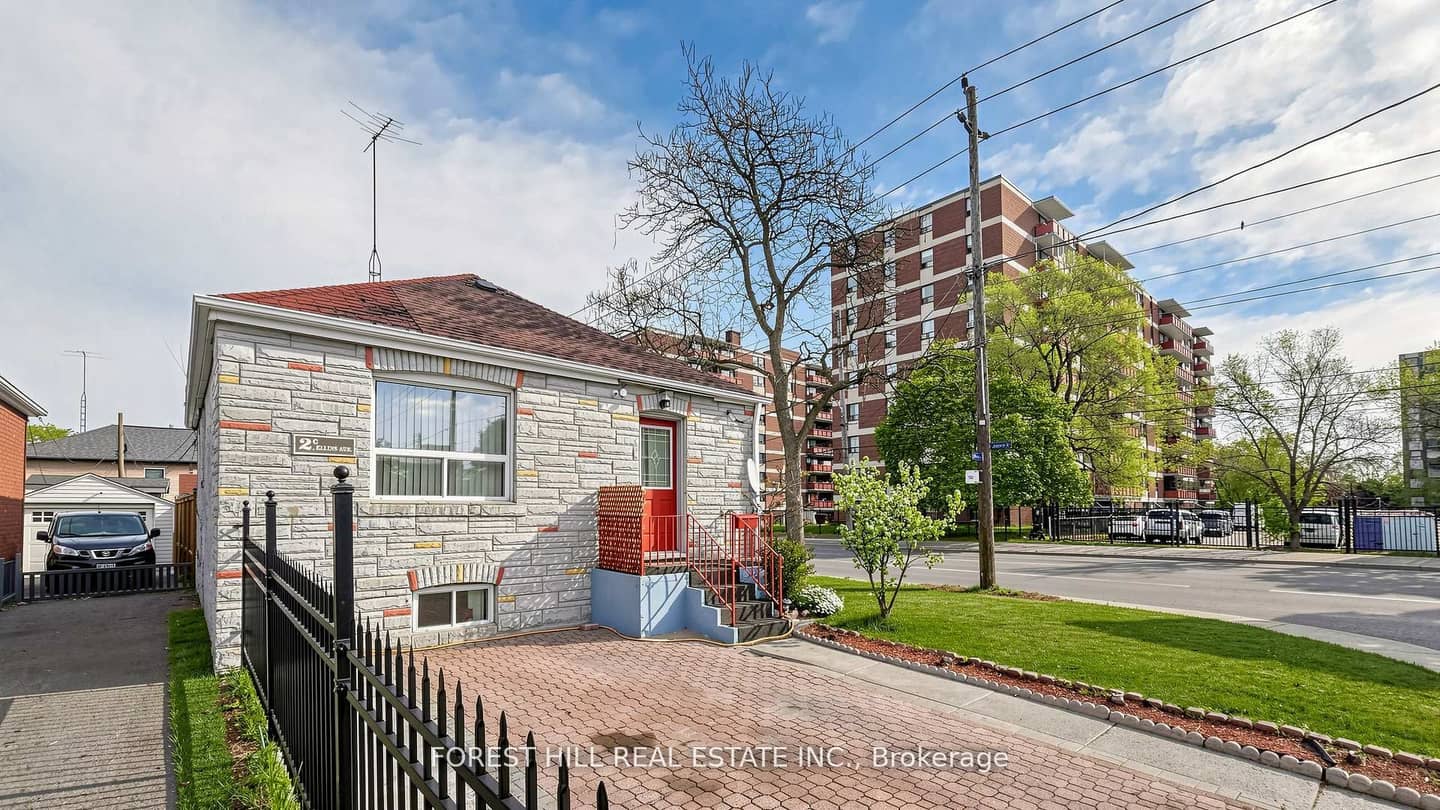 2 Ellins Avenue, Toronto, ON M6N 2A1