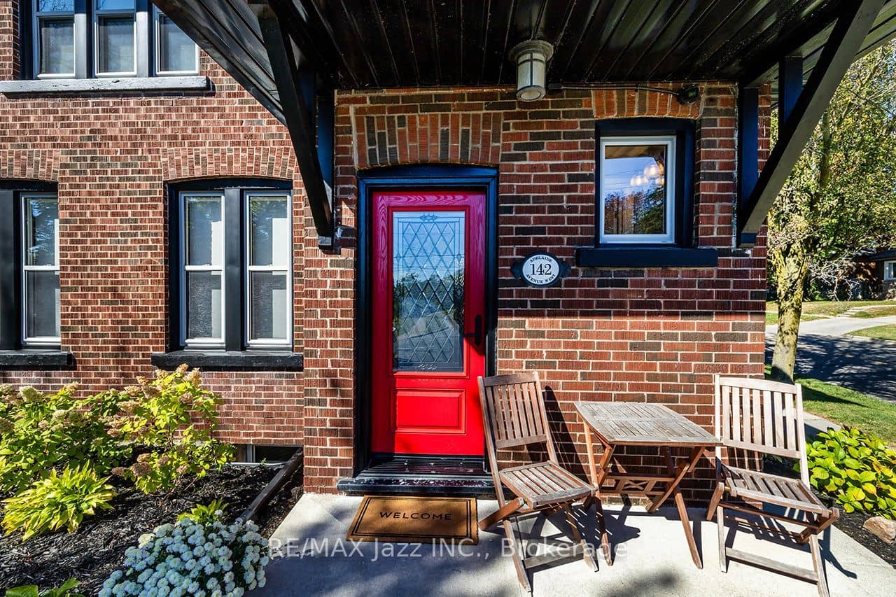 142 Adelaide Avenue W, Oshawa, ON L1G 1Y8
