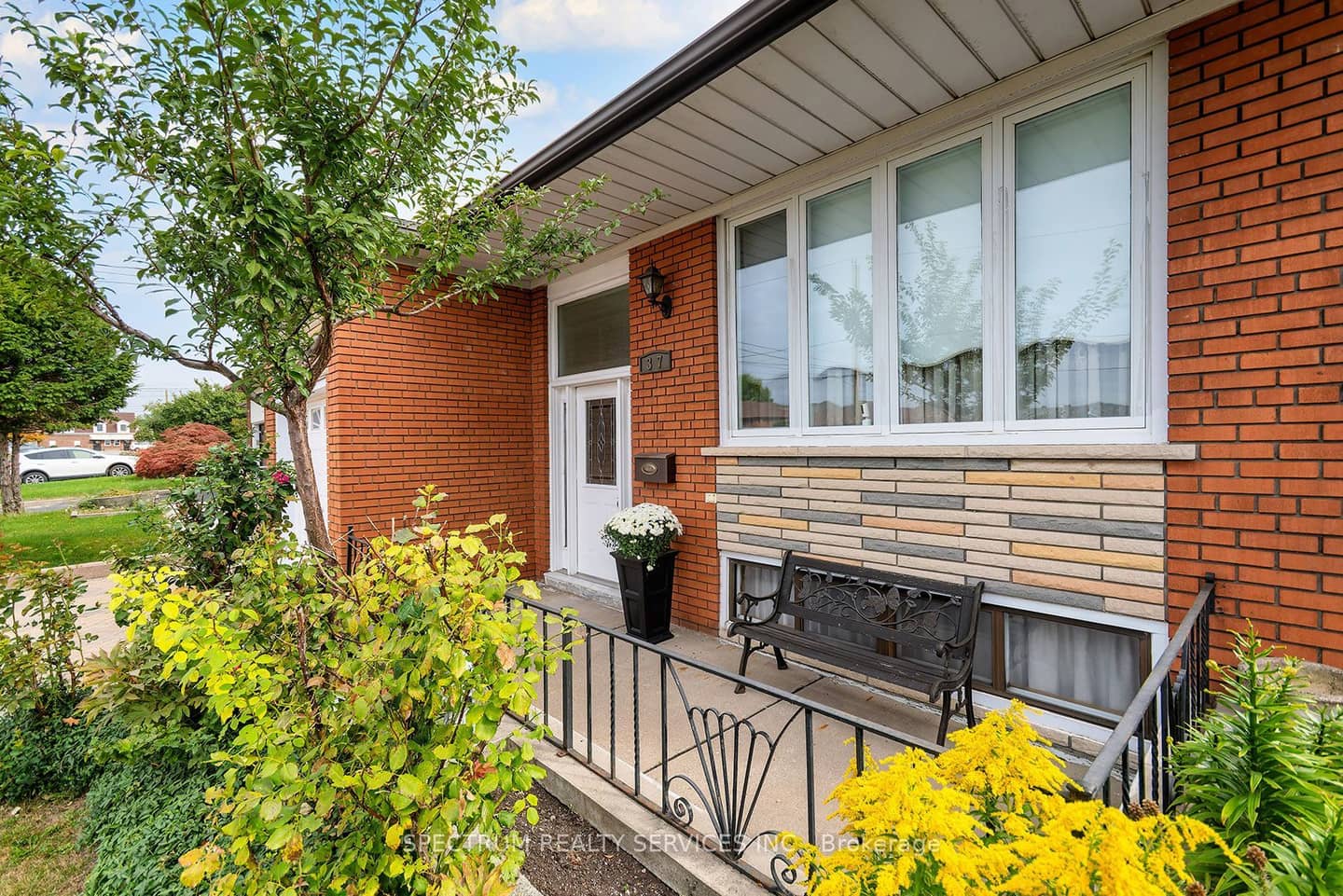 37 Jocada Road, Toronto, ON M6L 2J4