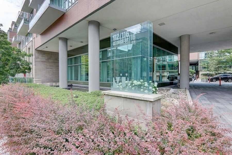 112 George Street S 828, Toronto, ON M5A 2M5