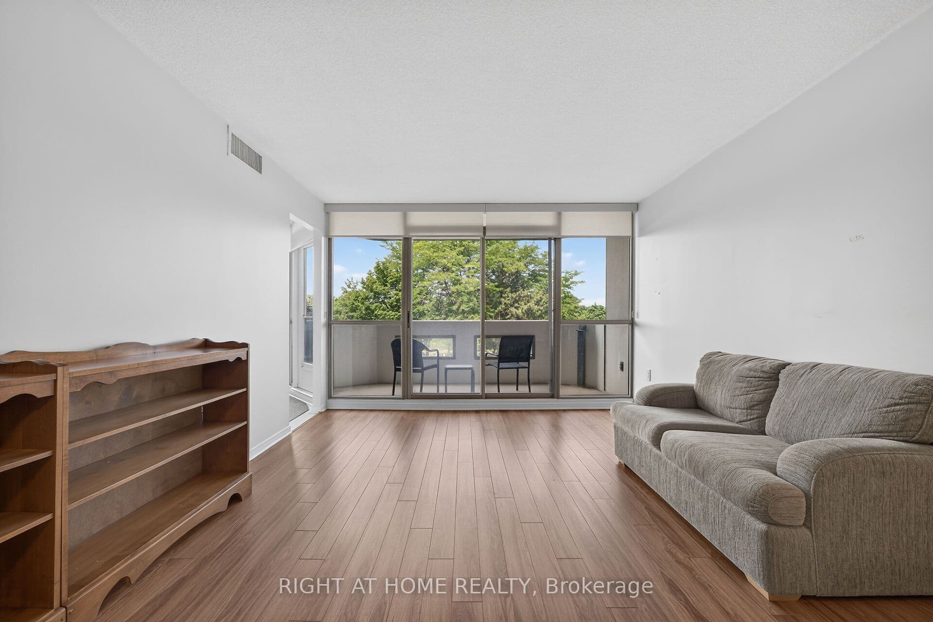 5080 Pinedale Avenue 306, Burlington, ON L7L 5V7