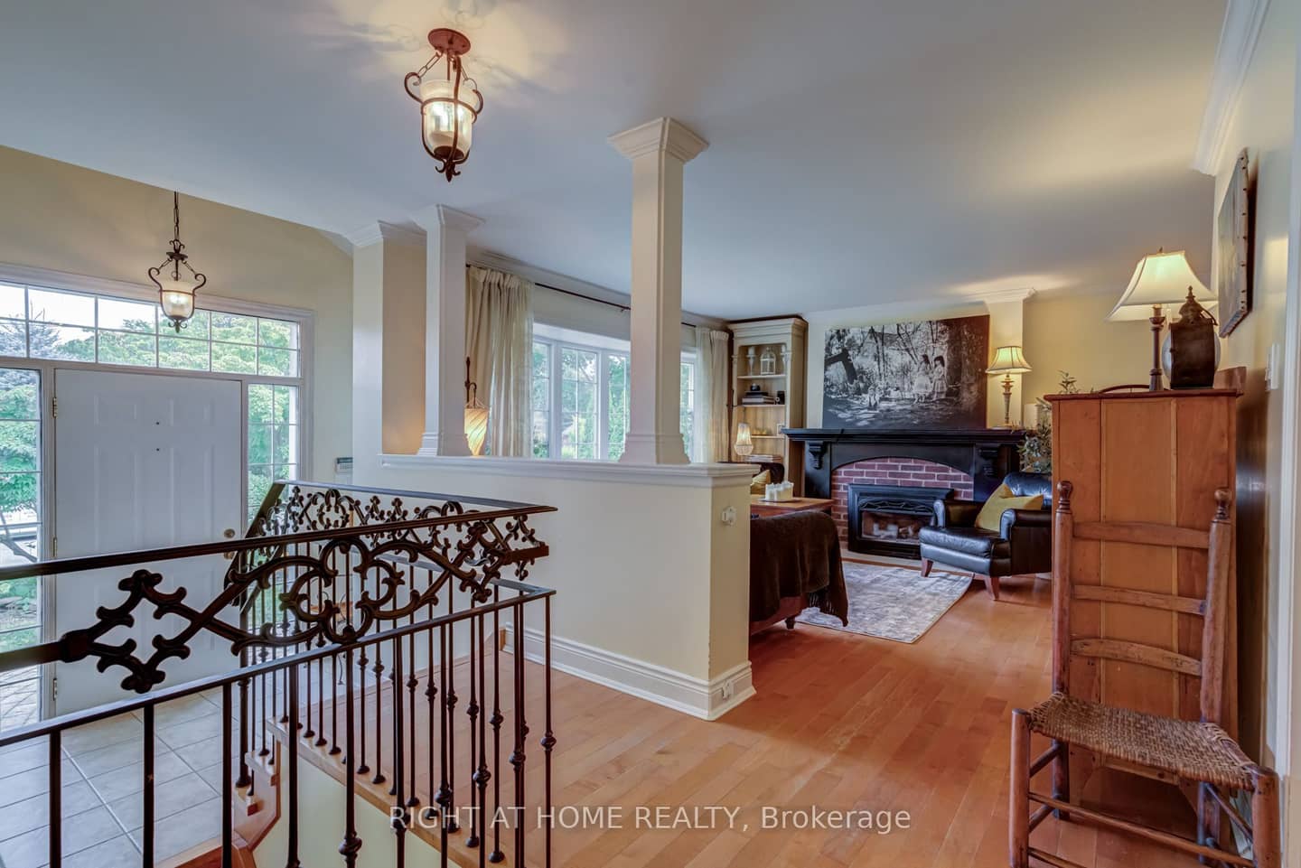 1627 Rometown Drive, Mississauga, ON L5E 2V4