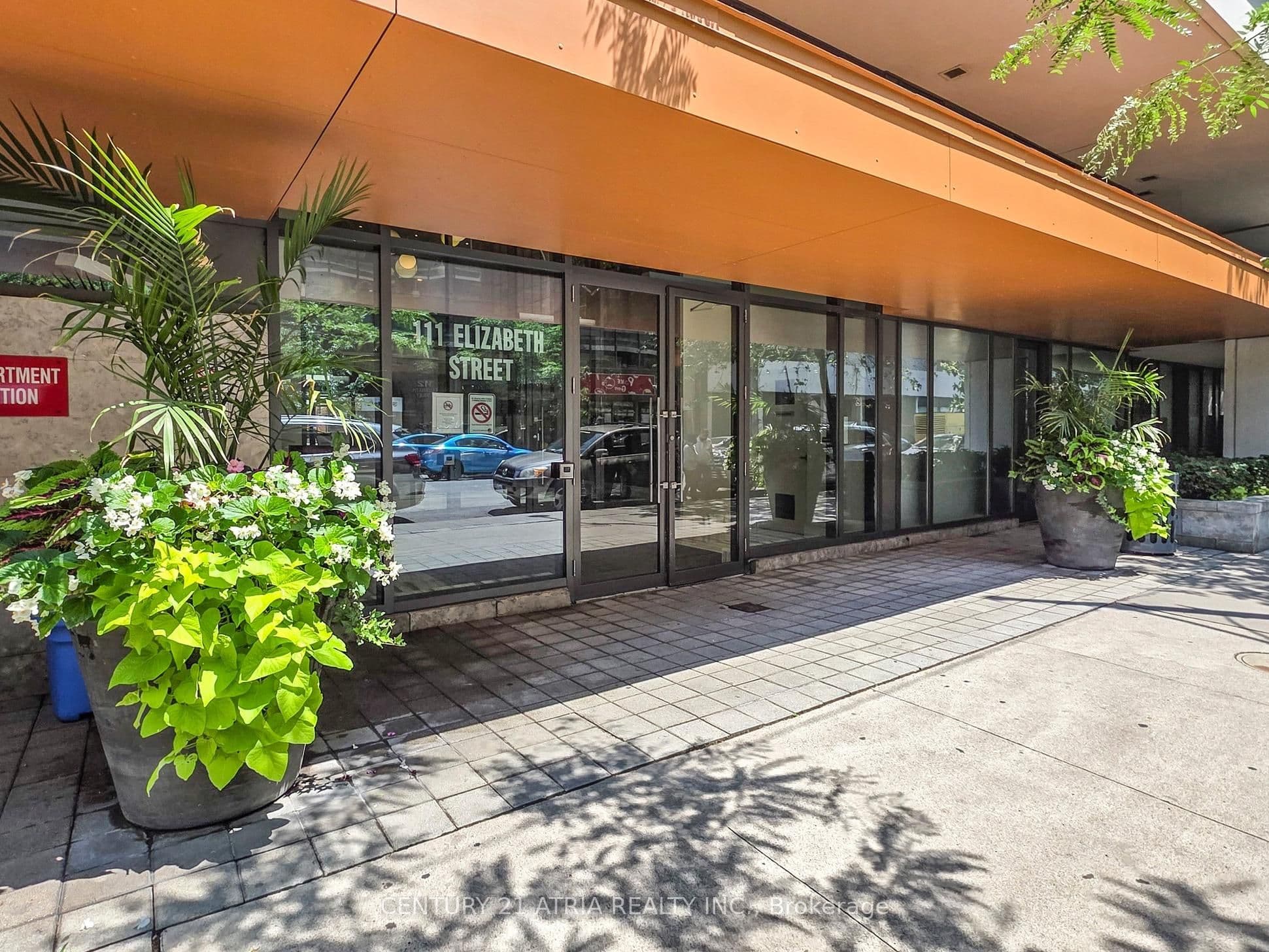 111 Elizabeth Street 1820, Toronto, ON M5G 1P7