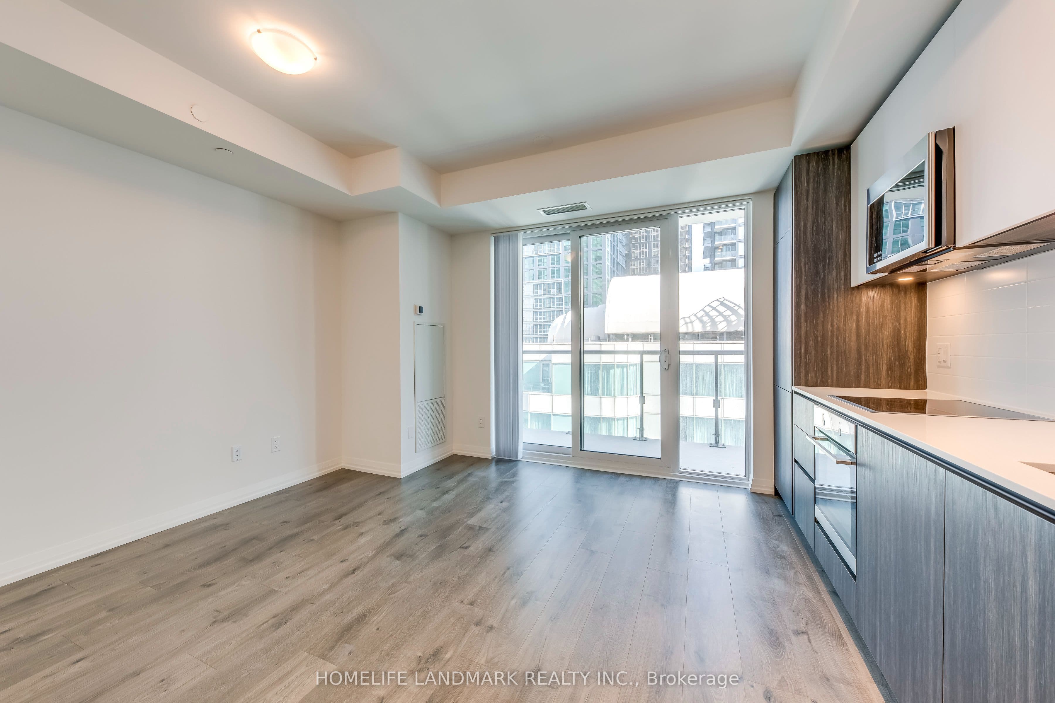 8 Widmer Street 2411, Toronto, ON M5V 0W6
