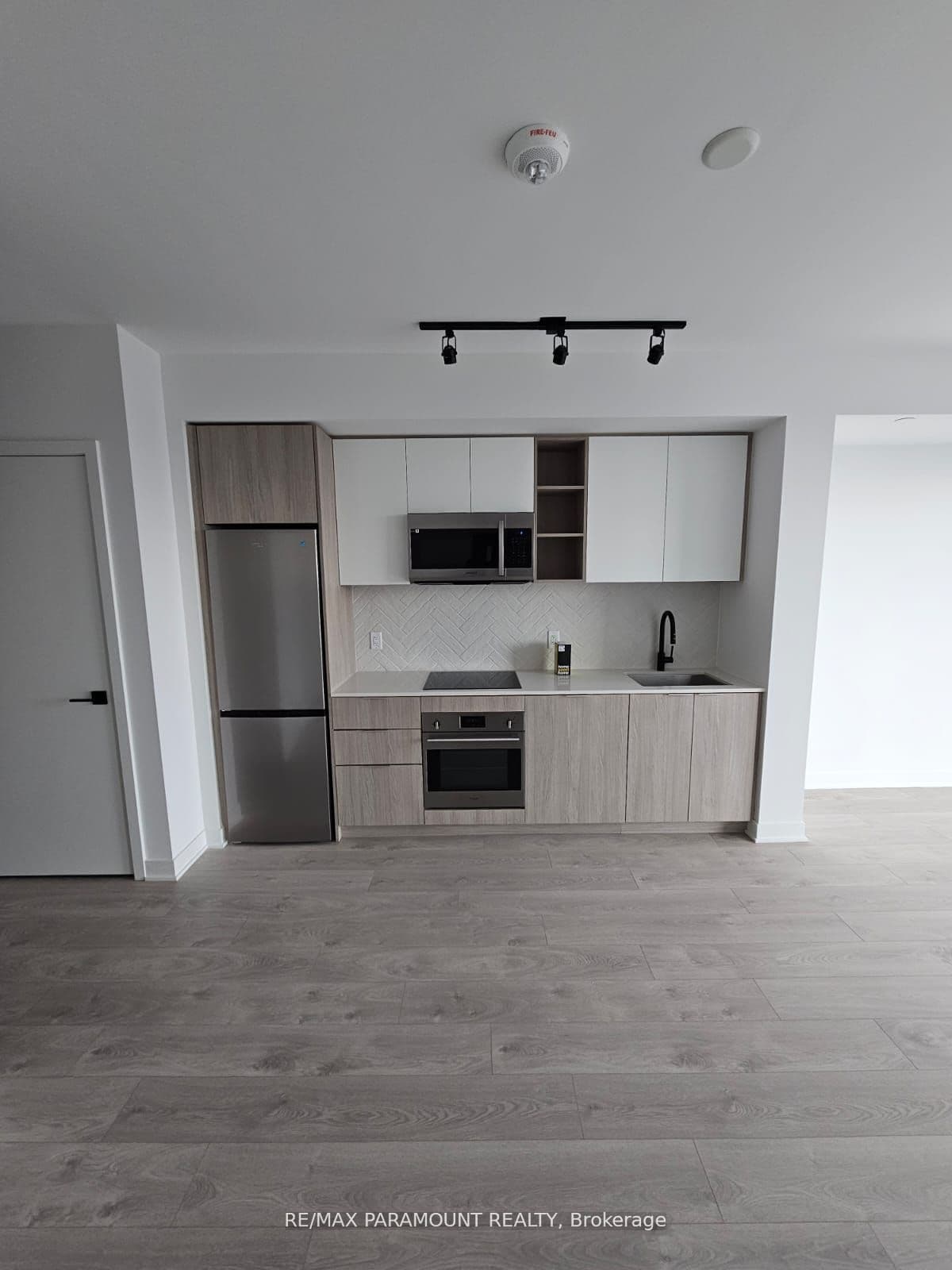 36 Zorra Street 3206, Toronto, ON M8Z 0G5