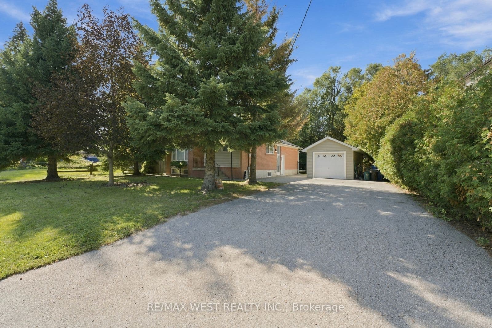 56 Seaton Drive, Aurora, ON L4G 2K3