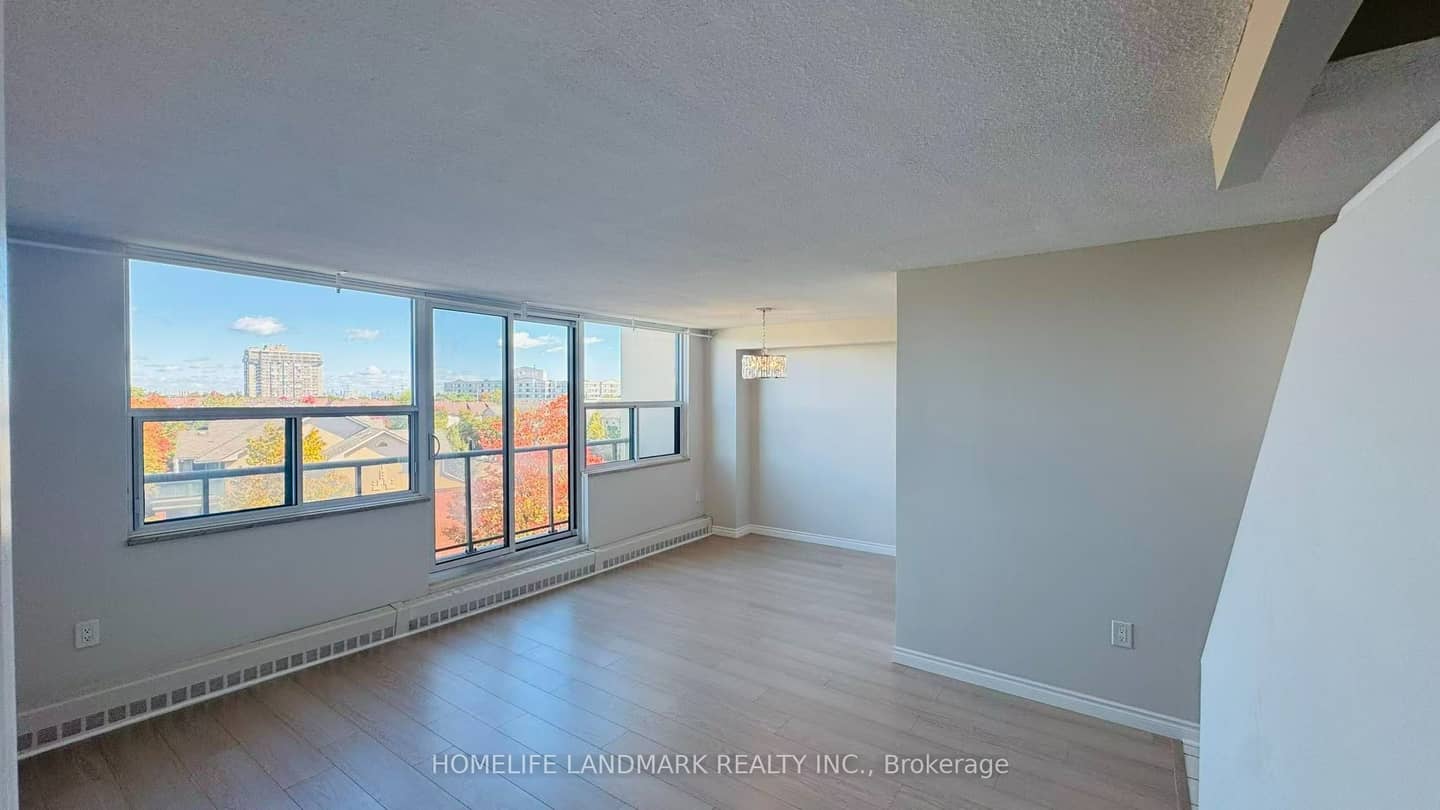 1050 Stainton Drive 327, Mississauga, ON L5C 2T7