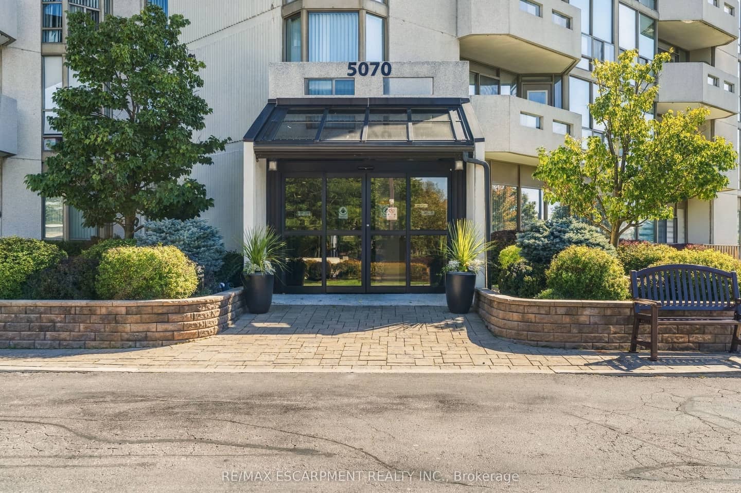 5070 PINEDALE Avenue 302, Burlington, ON L7L 5V6