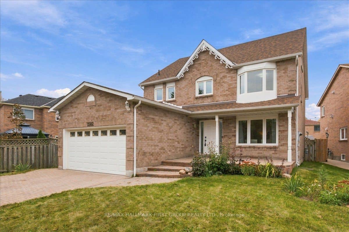 1582 Kelvinway Lane, Pickering, ON L1V 5Y2