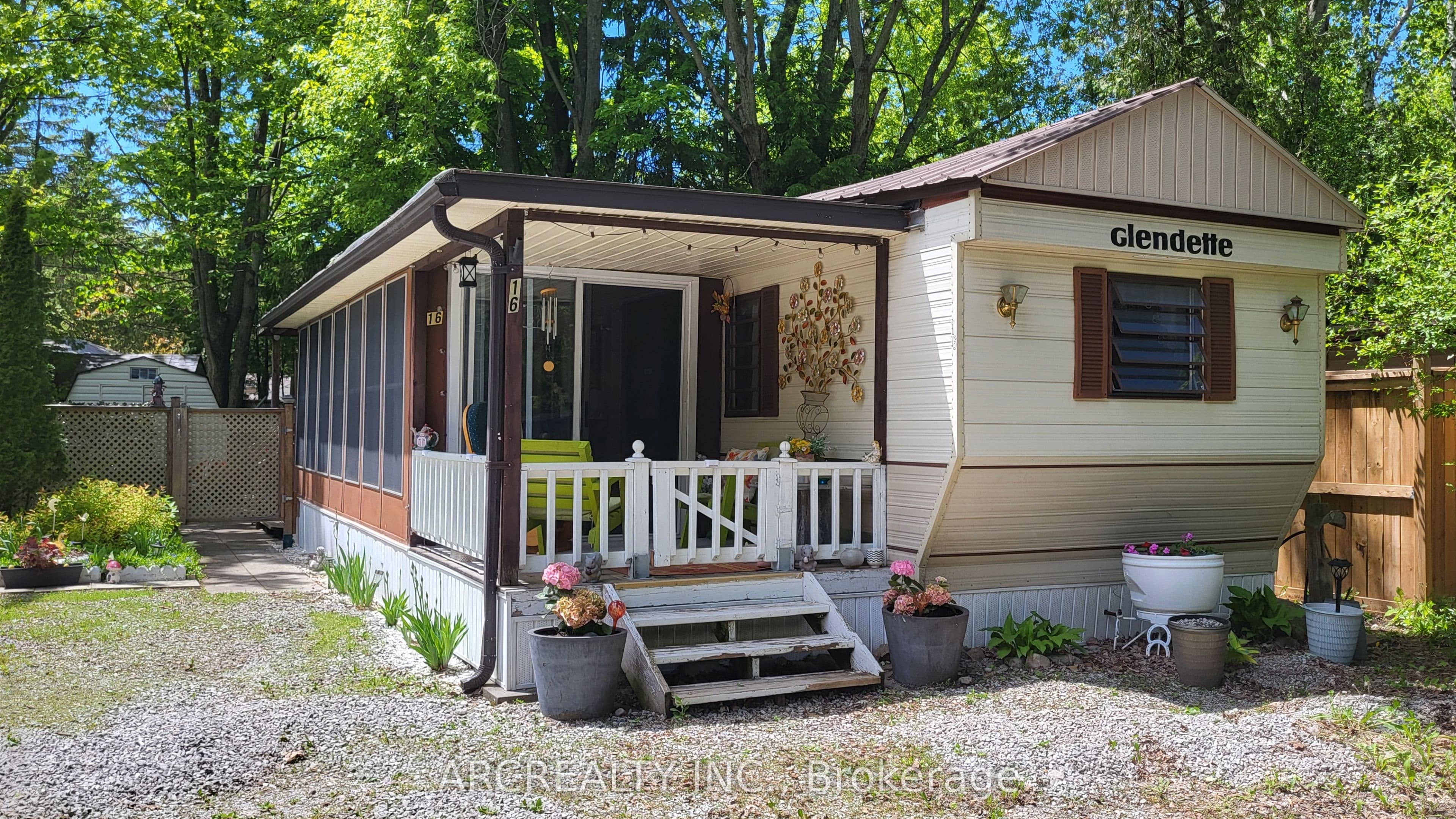 16 Chickadee Court, Georgina, ON L0E 1N0