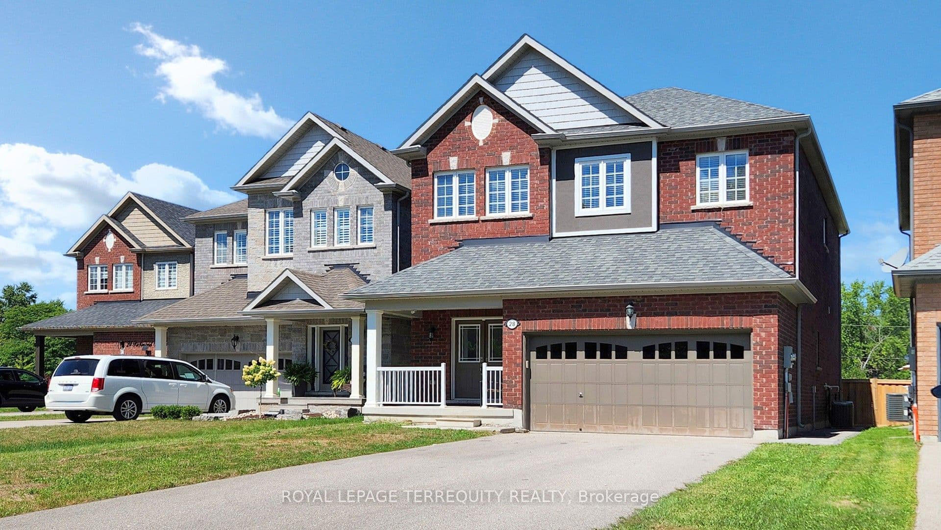 28 Richmond Park Drive, Georgina, ON L4P 0H2