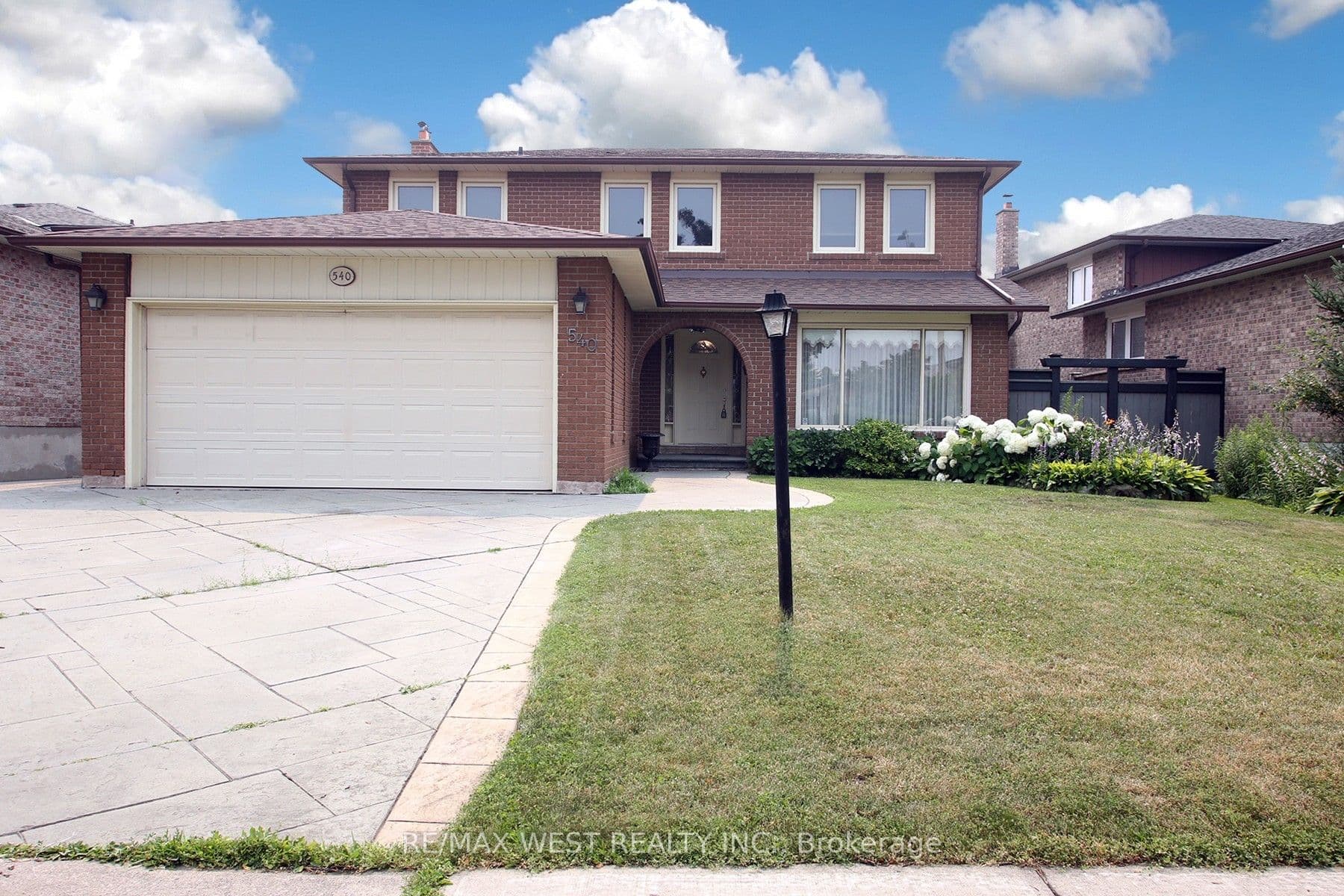 540 Louis Drive, Mississauga, ON L5B 2N2
