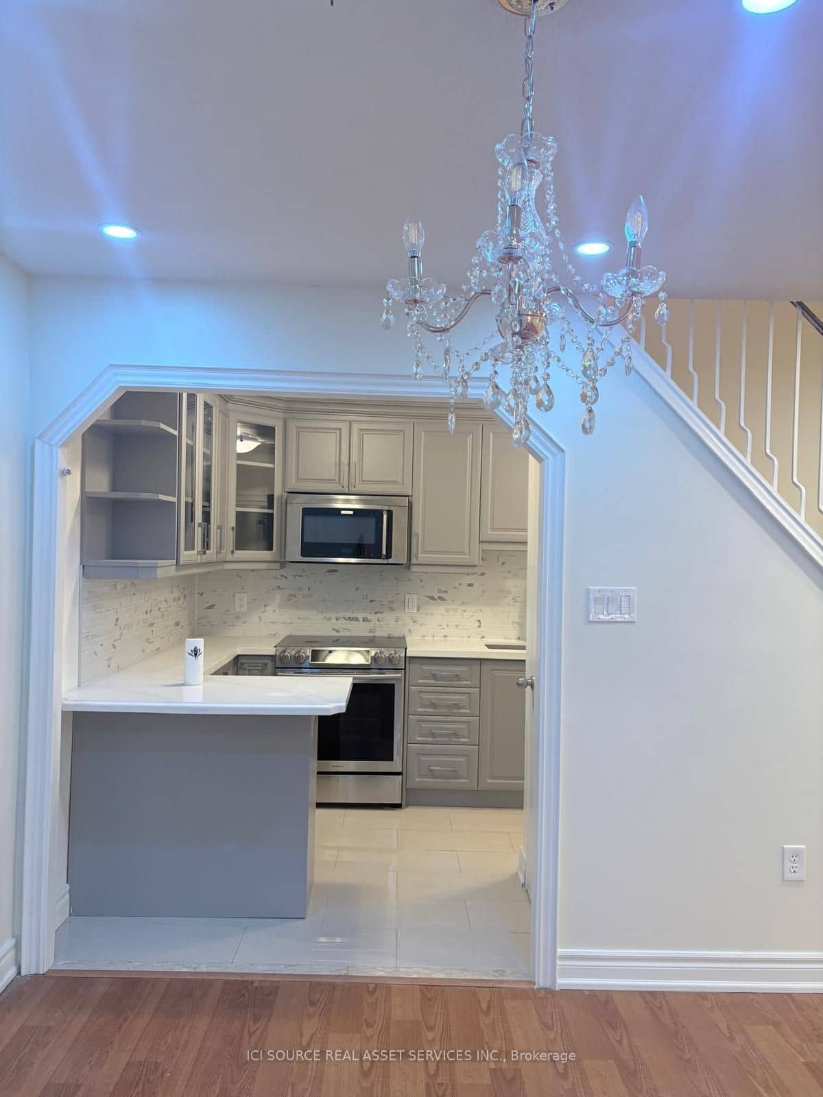 100 Mornelle Court 1017, Toronto, ON M1E 4X2