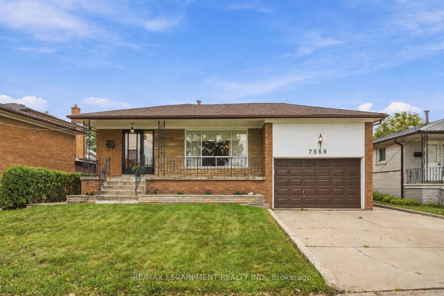 7566 Netherwood Road, Mississauga, ON L4T 2N9
