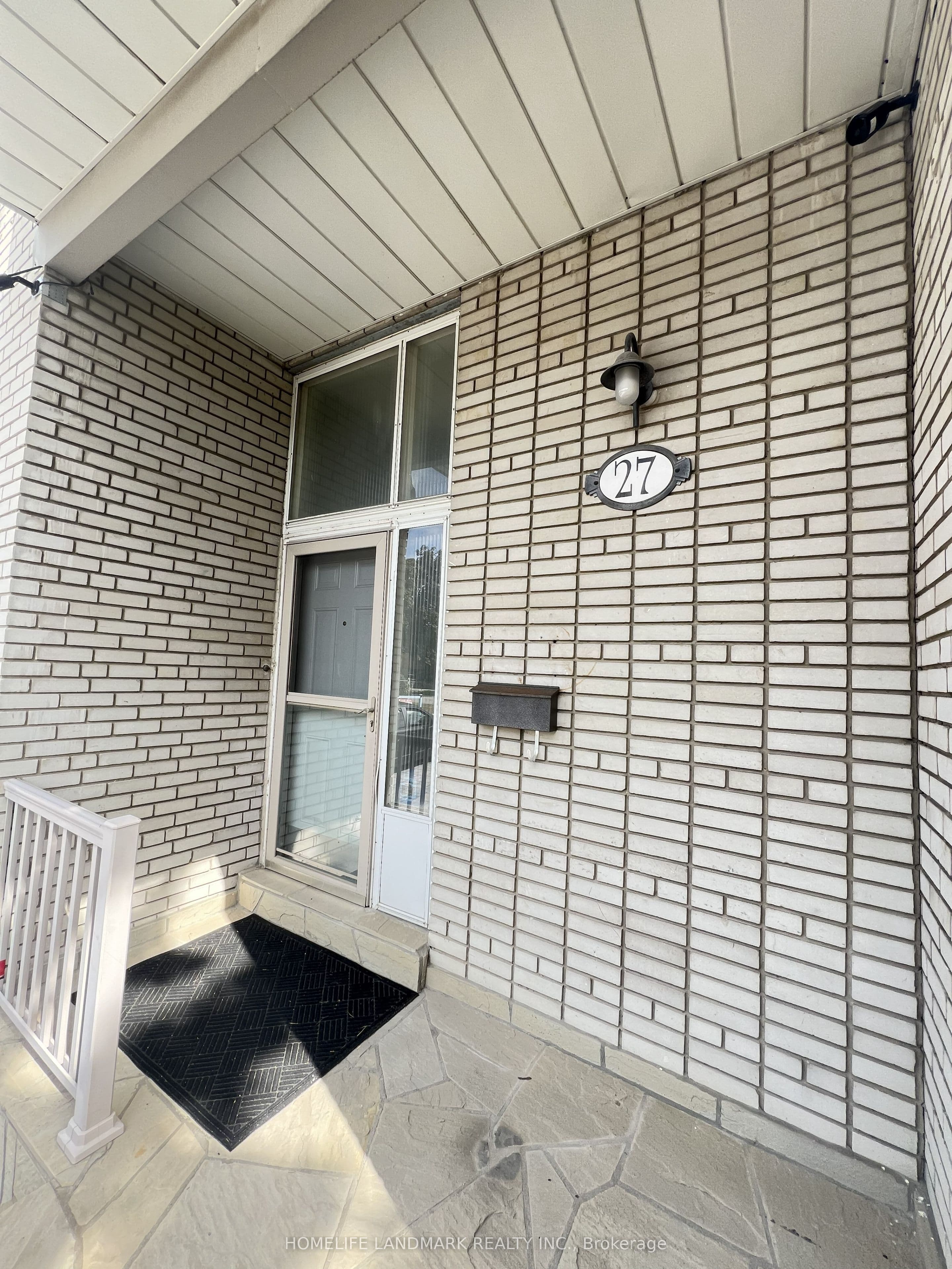 27 Tillplain Road, Toronto, ON M3H 5R1