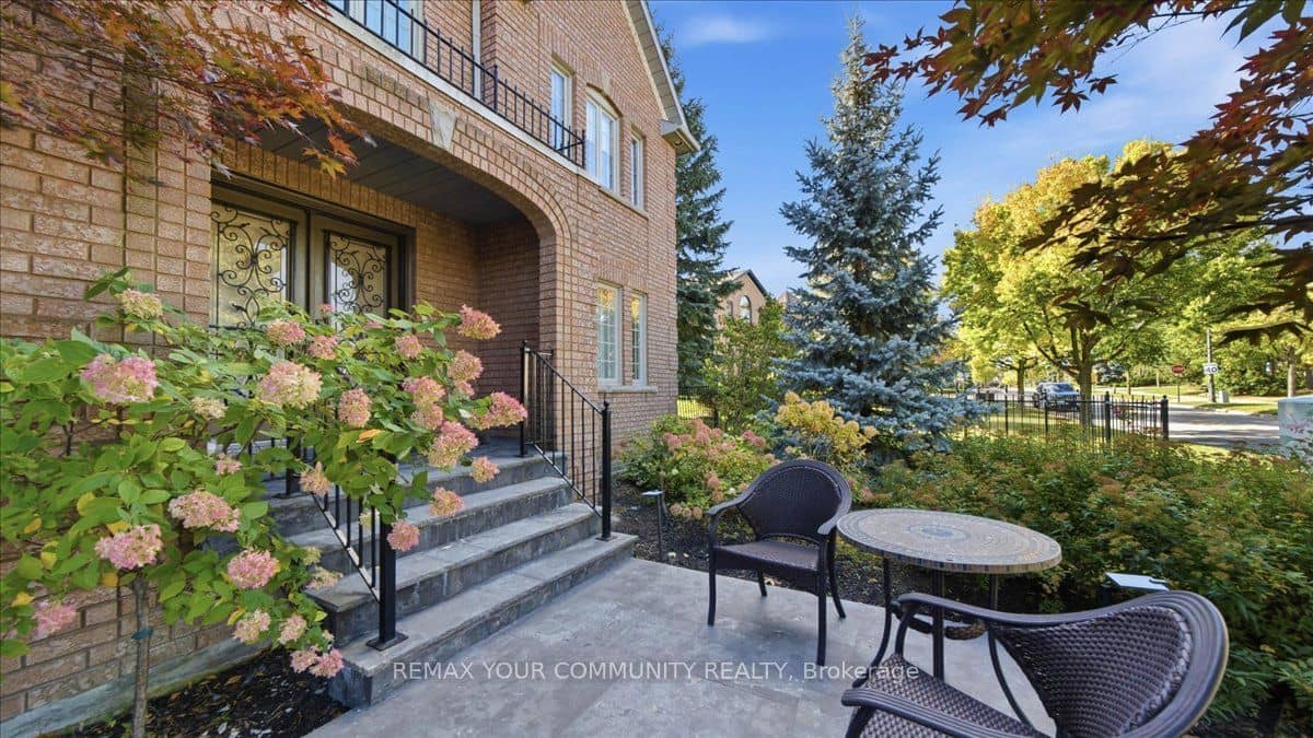 250 Roselawn Drive, Vaughan, ON L4H 1A2