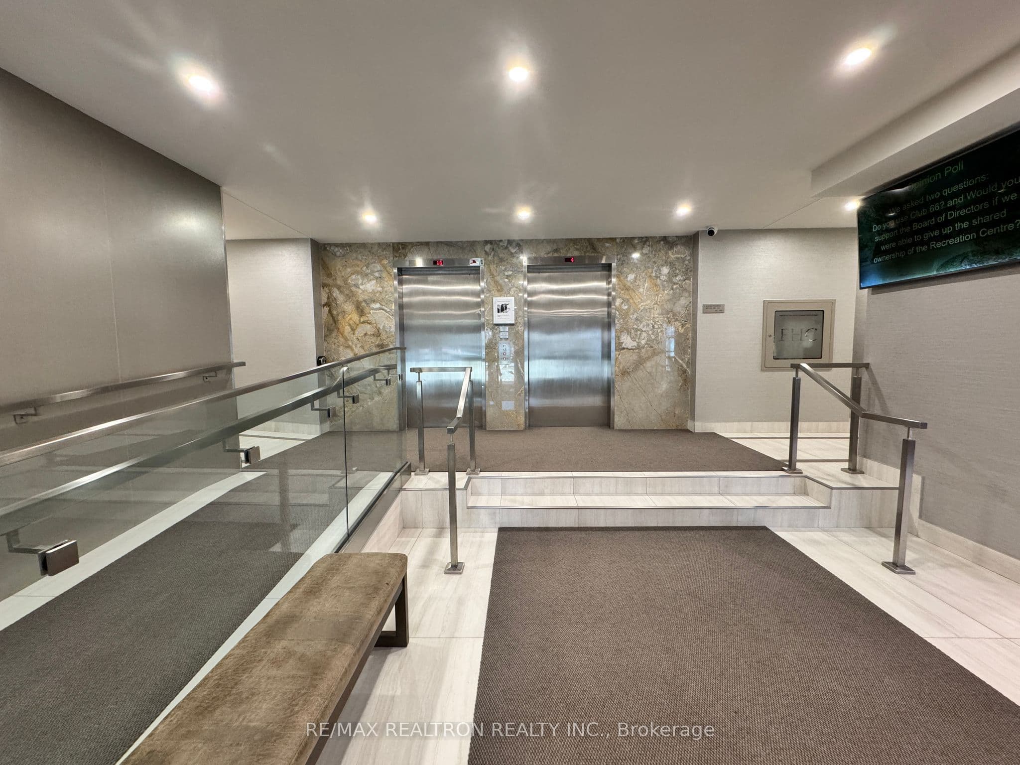 20 Baif Boulevard 705, Richmond Hill, ON L4C 8T1
