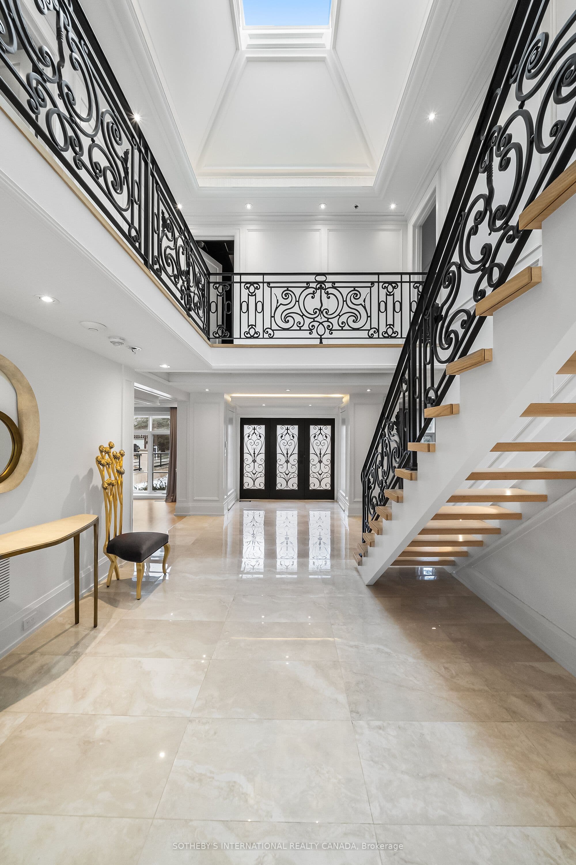 1347 Queen Victoria Avenue, Mississauga, ON L5N 3N2