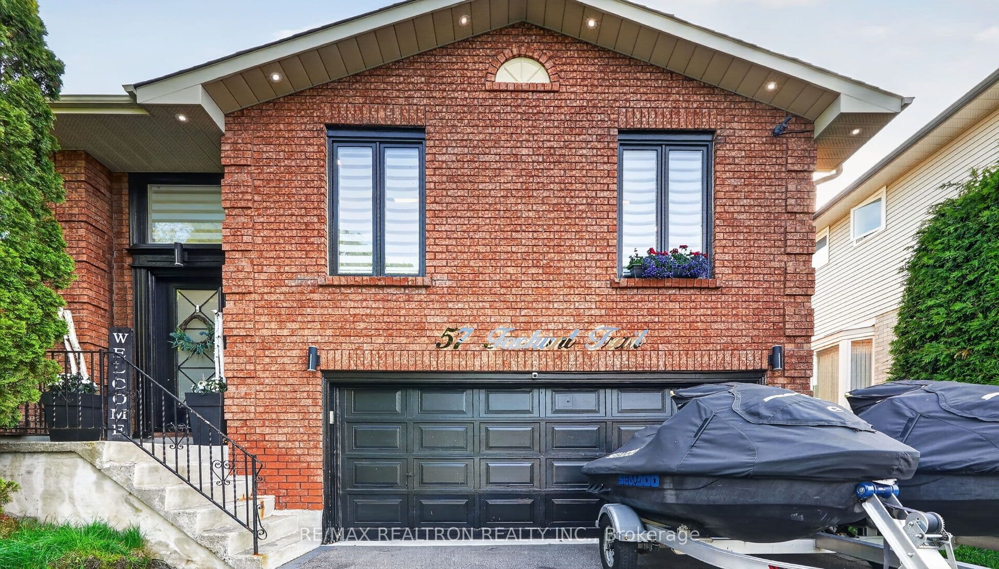 57 Foxhunt Trail, Clarington, ON L1E 1E4