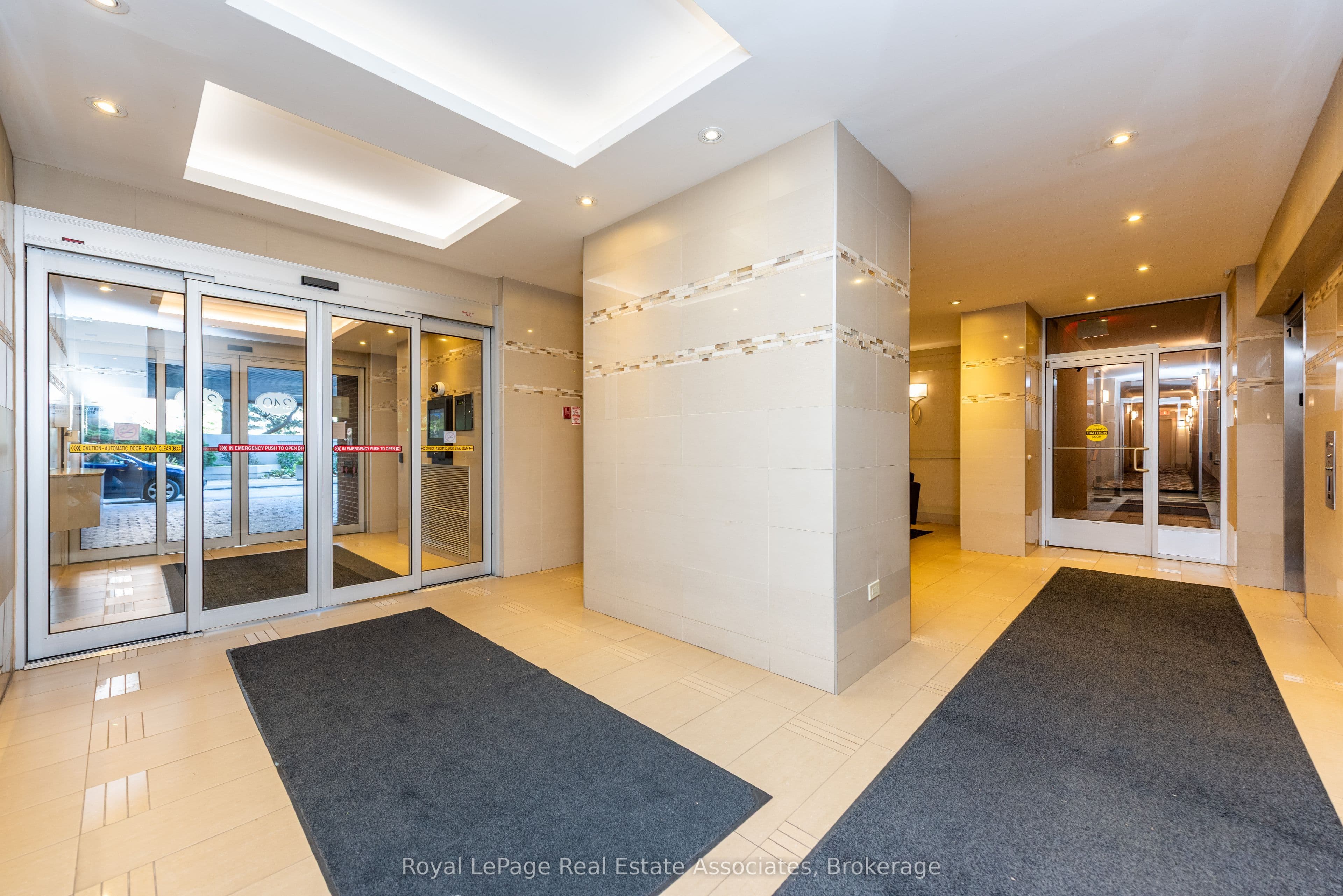 240 Scarlett Road #1906, Toronto, ON M6N 4X4