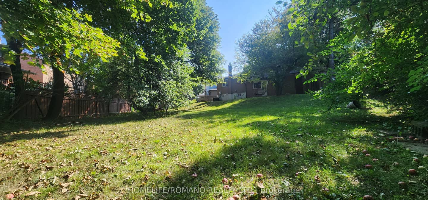 14 Threadneedle Crescent, Toronto, ON M2H 1Z4