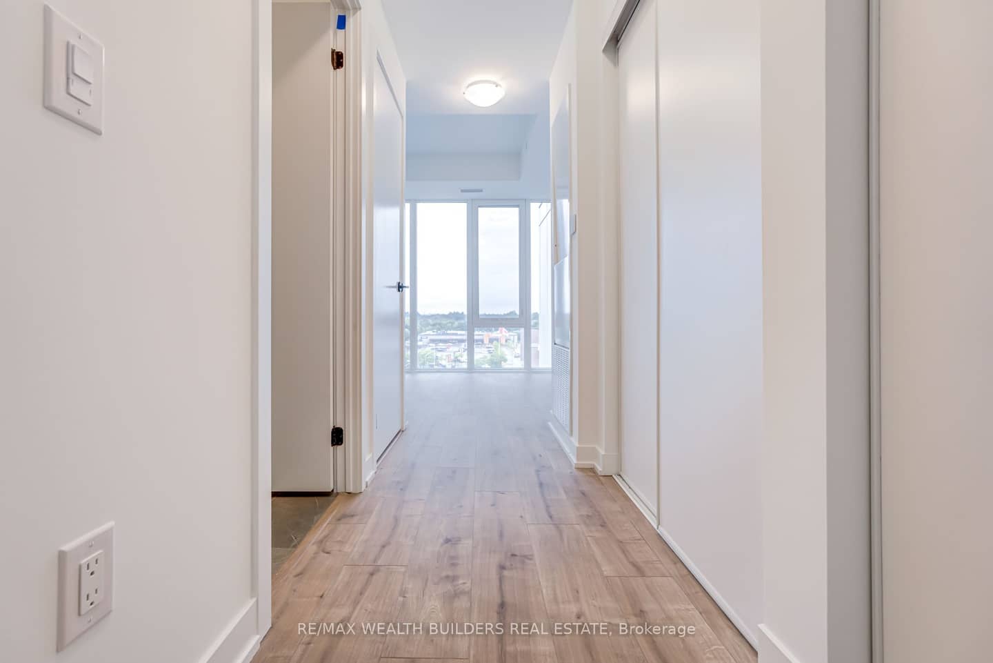 220 Missinnihe Way 714, Mississauga, ON L5H 0A9
