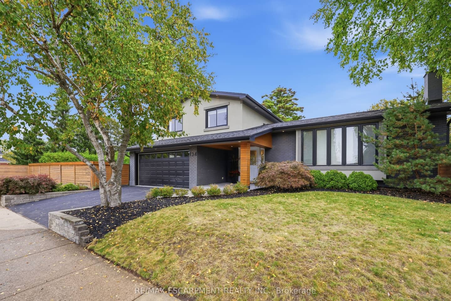 134 Fairwood Place W, Burlington, ON L7T 4B6