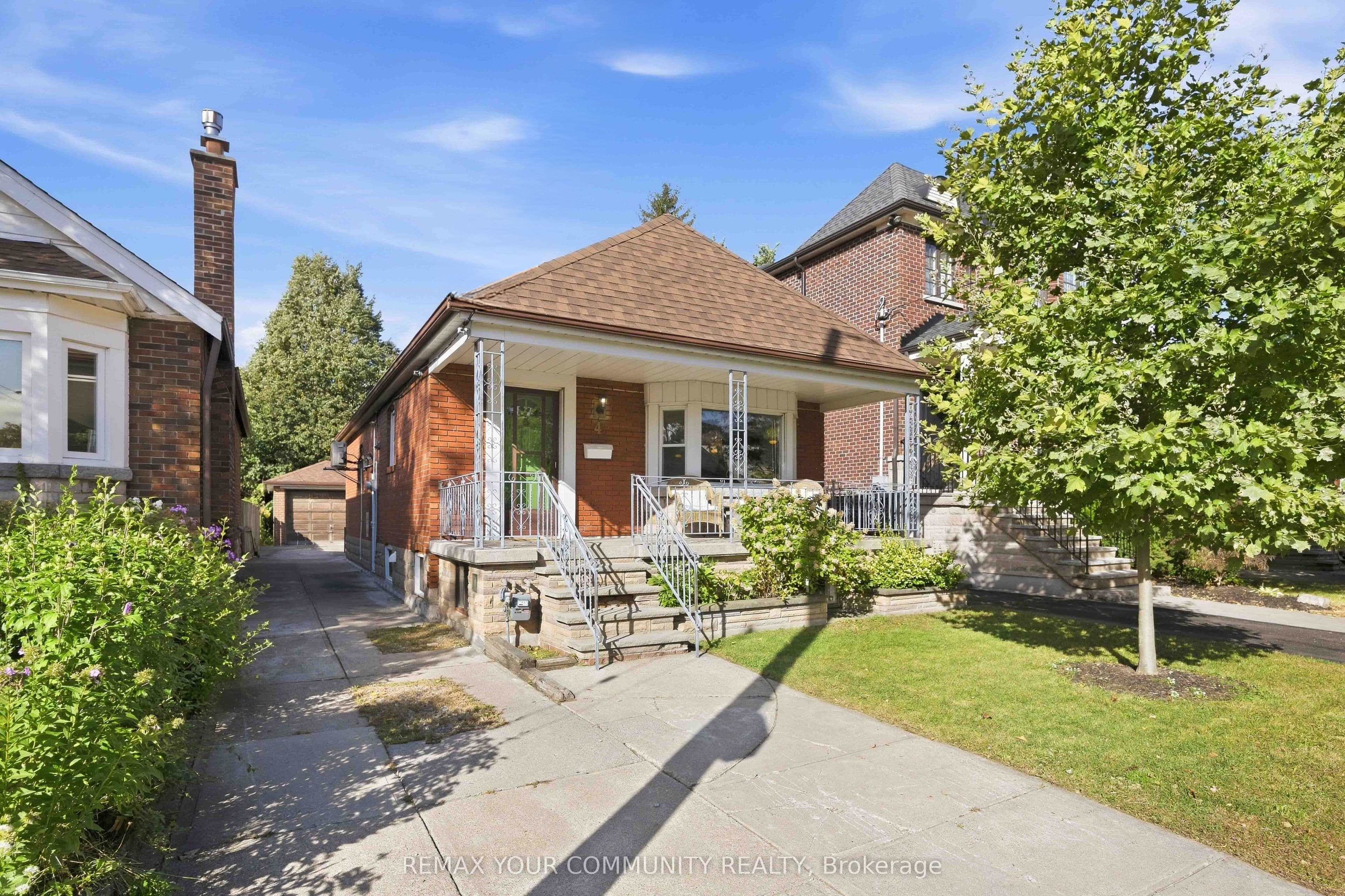4 Crestland Avenue, Toronto, ON M4C 3L1