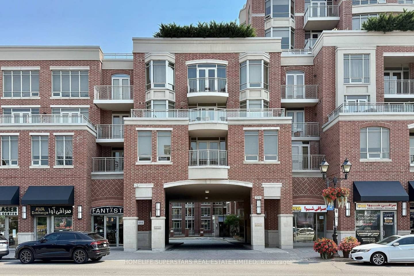 10101 Yonge Street 619, Richmond Hill, ON L4C 0V6