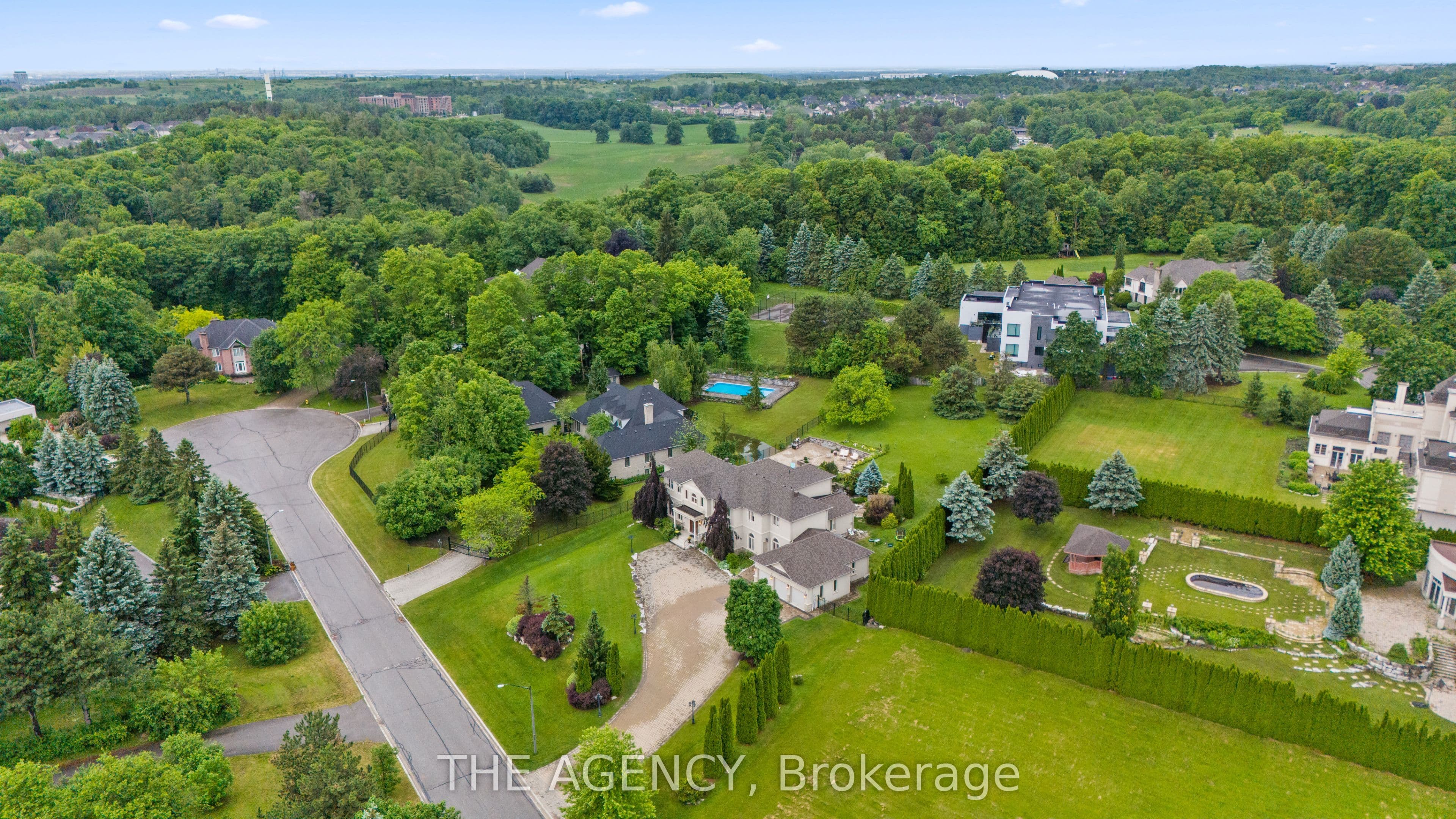 16 Dew Drop Court, Vaughan, ON L6A 1E9