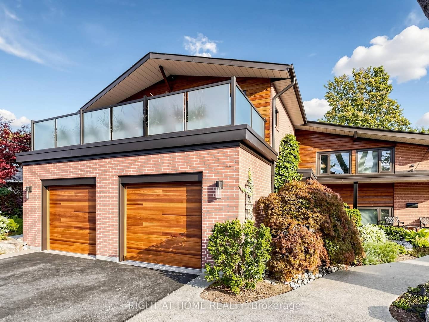 4 Grovetree Road, Toronto, ON M9V 2Y2