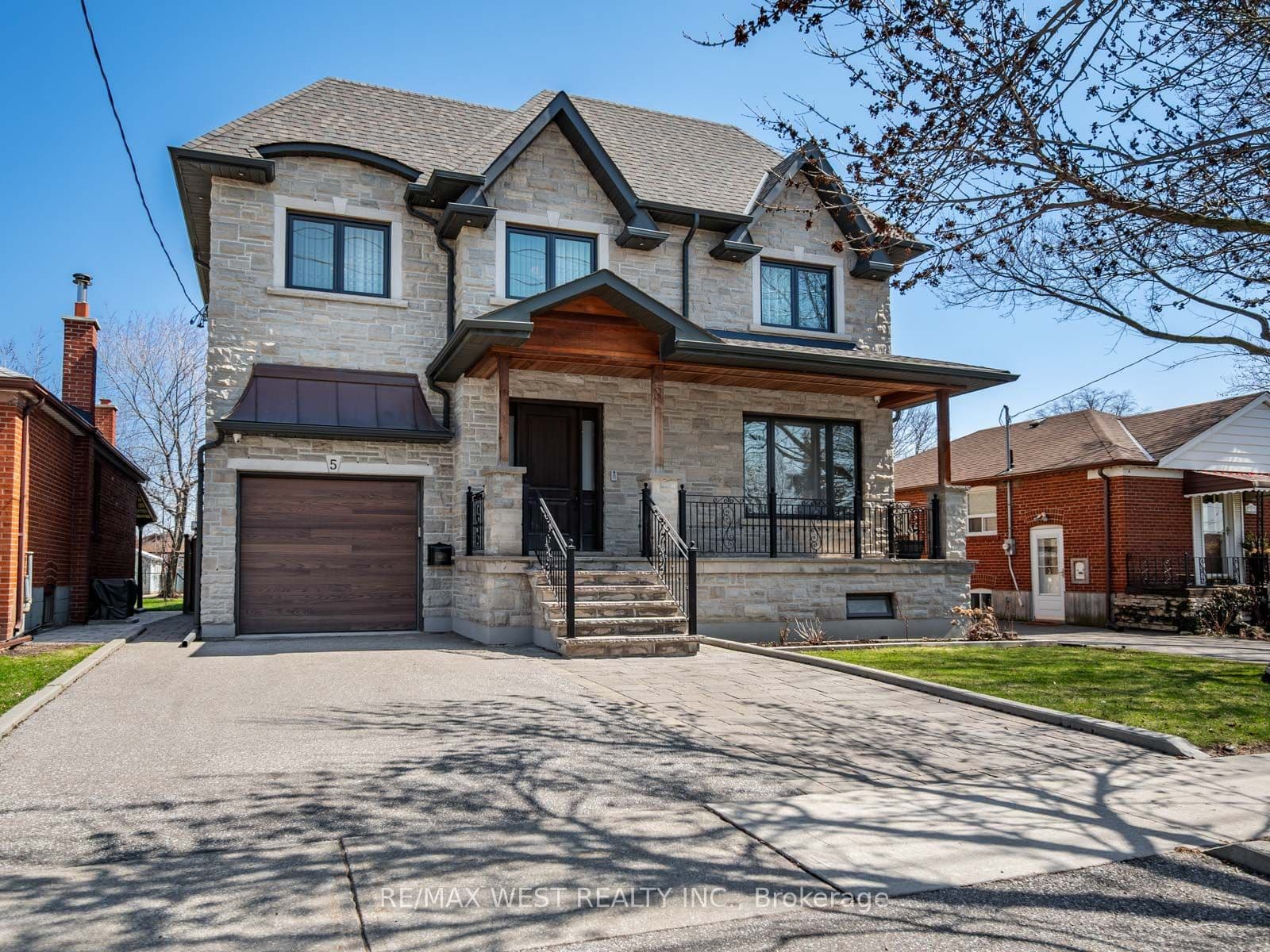 5 Paula Boulevard, Toronto, ON M8W 4B5